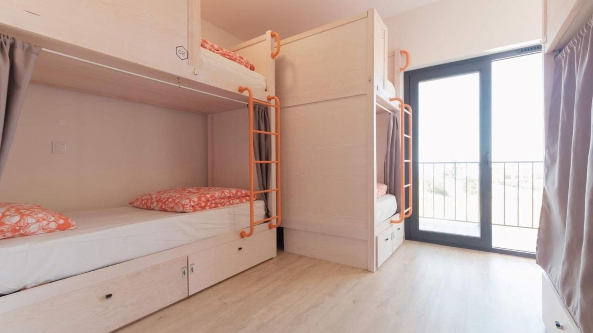Bed 6-Bed Female Dormitory Room,1605420313:JPEG