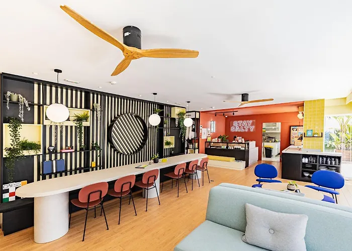Hostel The Salty Surf & Yoga Ericeira
